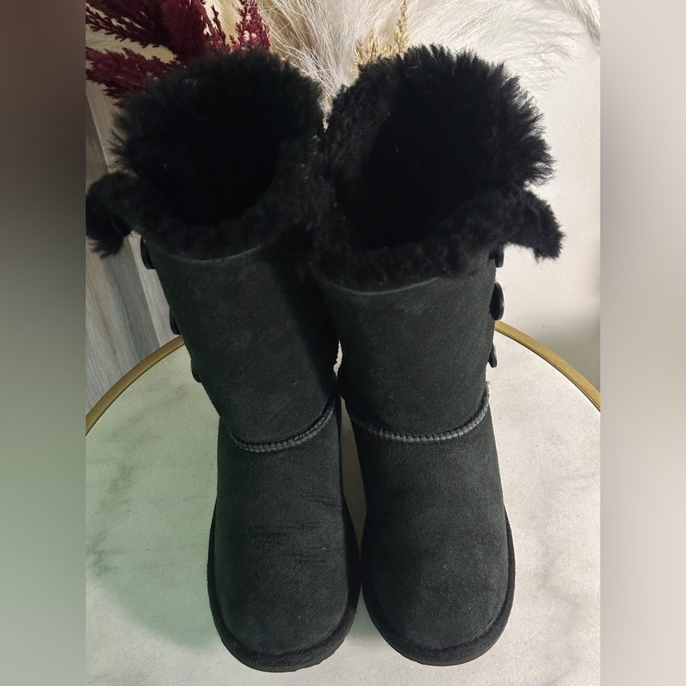 UGG Juniors Black Bailey Button II Triple Boots size 2 - Picture 2 of 6
